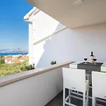 Lana Apartment Supetar